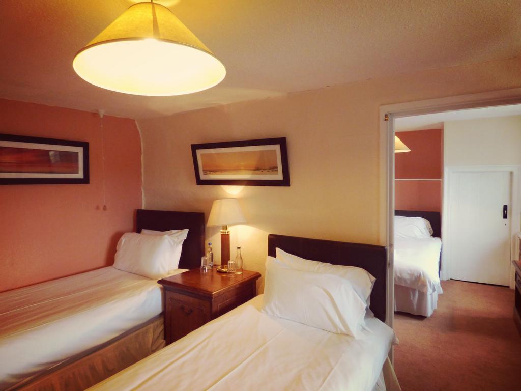 Unicorn Inn Somerton (Somerset) Room photo