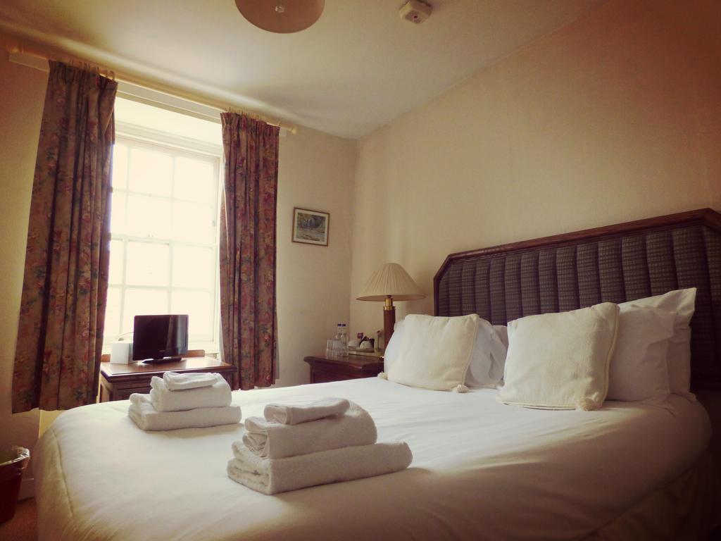 Unicorn Inn Somerton (Somerset) Room photo