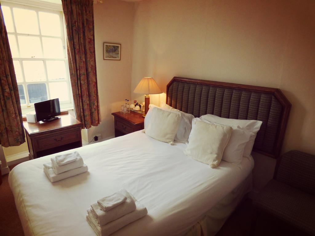 Unicorn Inn Somerton (Somerset) Room photo