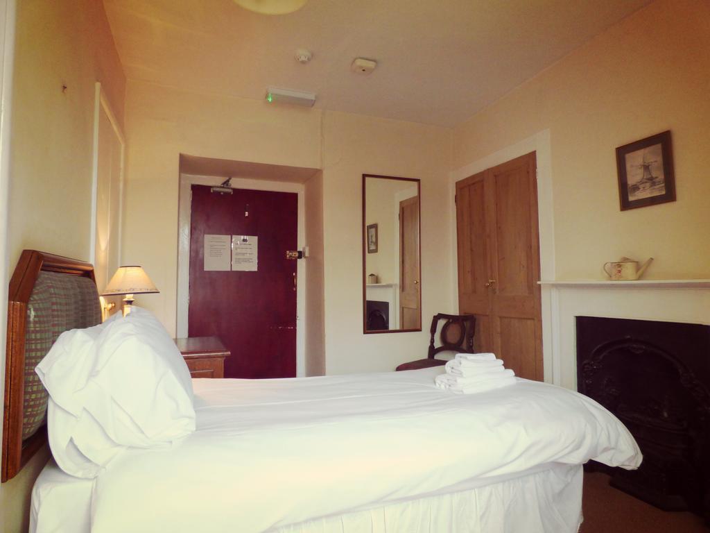 Unicorn Inn Somerton (Somerset) Room photo