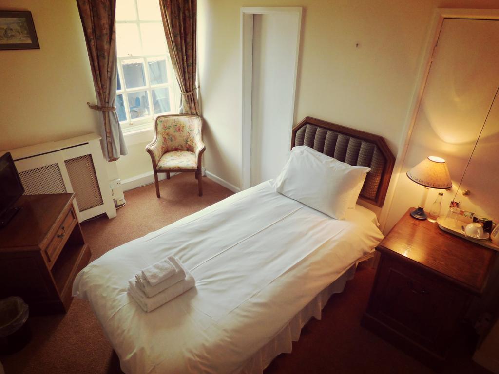 Unicorn Inn Somerton (Somerset) Room photo